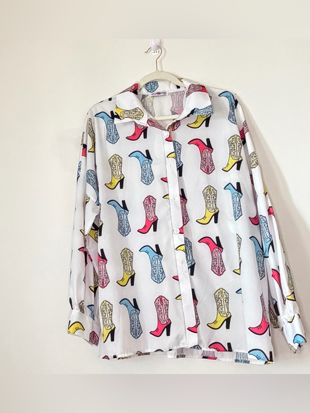 Source Unknown White Button-Down Shirt with Colorful Boot Print